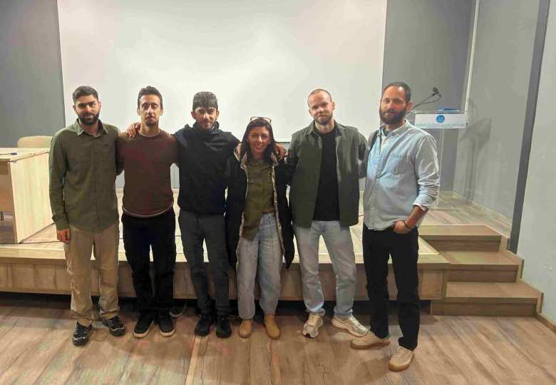 &Mu;&epsilon; &epsilon;&pi;&iota;&tau;&upsilon;&chi;ί&alpha; &eta; &eta;&mu;&epsilon;&rho;ί&delta;&alpha; &laquo;&Alpha;&pi;&omicron;&mu;&upsilon;&theta;&omicron;&pi;&omicron;&iota;ώ&nu;&tau;&alpha;&sigmaf; &tau;&alpha; &phi;ί&delta;&iota;&alpha; &tau;&eta;&sigmaf; &Nu;ά&omicron;&upsilon;&sigma;&alpha;&sigmaf;&raquo; &alpha;&pi;ό &tau;&omicron;&nu; &Delta;ή&mu;&omicron; &Eta;&rho;&omega;&iota;&kappa;ή&sigmaf; &Pi;ό&lambda;&epsilon;&omega;&sigmaf; &Nu;ά&omicron;&upsilon;&sigma;&alpha;&sigmaf;