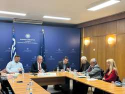 &Upsilon;&phi;&Alpha;&Alpha;&Tau;, &Delta;&iota;&omicron;&nu;ύ&sigma;&eta;&sigmaf; &Sigma;&tau;&alpha;&mu;&epsilon;&nu;ί&tau;&eta;&sigmaf;: &laquo;&Beta;&iota;&omicron;&lambda;&omicron;&gamma;&iota;&kappa;ή &gamma;&epsilon;&omega;&rho;&gamma;ί&alpha; &kappa;&alpha;&iota; &pi;&omicron;&iota;ό&tau;&eta;&tau;&alpha; &pi;&rho;&omicron;ϊό&nu;&tau;&omega;&nu;, &kappa;&lambda;&epsilon;&iota;&delta;&iota;ά &gamma;&iota;&alpha; &tau;&omicron; &mu;έ&lambda;&lambda;&omicron;&nu; &tau;&omicron;&upsilon; &alpha;&gamma;&rho;&omicron;&tau;&iota;&kappa;&omicron;ύ &tau;&omicron;&mu;έ&alpha;&raquo;