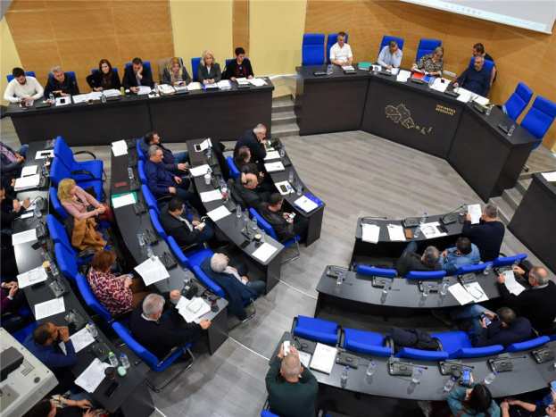 &Epsilon;&kappa;&lambda;&omicron;&gamma;ή &pi;&rho;&omicron;&epsilon;&delta;&rho;&epsilon;ί&omicron;&upsilon; &kappa;&alpha;&iota; &Pi;&epsilon;&rho;&iota;&phi;&epsilon;&rho;&epsilon;&iota;&alpha;&kappa;ή&sigmaf; &Epsilon;&pi;&iota;&tau;&rho;&omicron;&pi;ή&sigmaf; &sigma;&tau;&eta; &sigma;&upsilon;&nu;&epsilon;&delta;&rho;ί&alpha;&sigma;&eta; &tau;&omicron;&upsilon; &Pi;&epsilon;&rho;&iota;&phi;&epsilon;&rho;&epsilon;&iota;&alpha;&kappa;&omicron;ύ &Sigma;&upsilon;&mu;&beta;&omicron;&upsilon;&lambda;ί&omicron;&upsilon; &Theta;&epsilon;&sigma;&sigma;&alpha;&lambda;ί&alpha;&sigmaf;