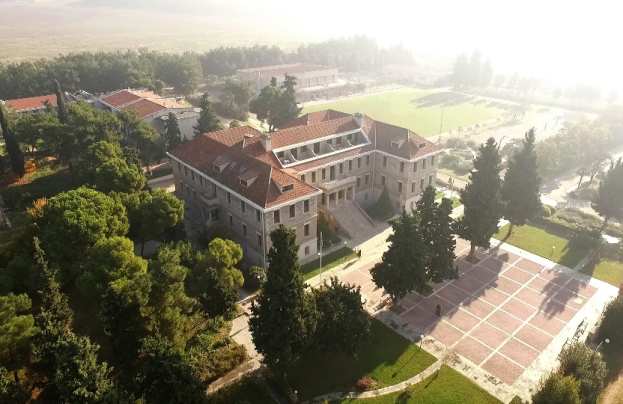 &Sigma;&tau;&eta;&nu; 31 &eta; Agrotica &eta; &Alpha;&mu;&epsilon;&rho;&iota;&kappa;&alpha;&nu;&iota;&kappa;ή &Gamma;&epsilon;&omega;&rho;&gamma;&iota;&kappa;ή &Sigma;&chi;&omicron;&lambda;ή