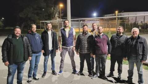 &Alpha;&gamma;&rho;&omicron;&tau;&iota;&kappa;ό&sigmaf; &Sigma;ύ&lambda;&lambda;&omicron;&gamma;&omicron;&sigmaf; &Tau;&upsilon;&rho;&nu;ά&beta;&omicron;&upsilon;: "&Pi;&rho;&omicron;&sigmaf; &tau;&iota; &tau;ό&sigma;&omicron; &kappa;ό&mu;&pi;&lambda;&epsilon;&xi; &kappa;ύ&rho;&iota;&omicron;&iota; &tau;&eta;&sigmaf; &Delta;&eta;&mu;&omicron;&tau;&iota;&kappa;ή&sigmaf; &Alpha;&rho;&chi;ή&sigmaf;;"