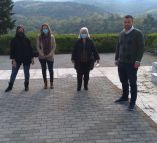 &Sigma;&tau;&eta; &delta;&omicron;&mu;ή &phi;&iota;&lambda;&omicron;&xi;&epsilon;&nu;ί&alpha;&sigmaf; &pi;&rho;&omicron;&sigma;&phi;ύ&gamma;&omega;&nu; &sigma;&tau;&omicron; &sigma;&tau;&rho;&alpha;&tau;ό&pi;&epsilon;&delta;&omicron; &laquo;&Alpha;&rho;&mu;&alpha;&tau;&omega;&lambda;&omicron;ύ &Kappa;ό&kappa;&kappa;&iota;&nu;&omicron;&upsilon;&raquo; &eta; &alpha;&nu;&tau;&iota;&delta;ή&mu;&alpha;&rho;&chi;&omicron;&sigmaf; &Kappa;&omicron;&iota;&nu;&omega;&nu;&iota;&kappa;ή&sigmaf; &Pi;&omicron;&lambda;&iota;&tau;&iota;&kappa;ή&sigmaf;