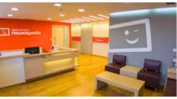 &Delta;&iota;ά&beta;&alpha;&sigma;&mu;&alpha; &sigma;&tau;&omicron; &sigma;&pi;ί&tau;&iota;: &Eta; &sigma;&tau;&rho;&epsilon;&beta;&lambda;ή &epsilon;&lambda;&lambda;&eta;&nu;&iota;&kappa;ή &pi;&rho;&alpha;&gamma;&mu;&alpha;&tau;&iota;&kappa;ό&tau;&eta;&tau;&alpha; &kappa;&alpha;&iota; &eta; &pi;&omicron;&rho;&epsilon;ί&alpha; &pi;&rho;&omicron;&sigmaf; έ&nu;&alpha; &sigma;ύ&gamma;&chi;&rho;&omicron;&nu;&omicron; &Epsilon;&kappa;&pi;&alpha;&iota;&delta;&epsilon;&upsilon;&tau;&iota;&kappa;ό &Sigma;ύ&sigma;&tau;&eta;&mu;&alpha;