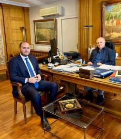 &Sigma;&upsilon;&nu;ά&nu;&tau;&eta;&sigma;&eta; &Beta;&alpha;&sigma;&iota;&lambda;&epsilon;&iota;ά&delta;&eta; &mu;&epsilon; &Upsilon;&pi;AAT: &laquo;&Pi;&alpha;&gamma;&epsilon;&tau;ό&sigmaf; 2025 &gamma;&iota;&alpha; &Pi;&rho;&omicron;&kappa;&alpha;&tau;&alpha;&beta;&omicron;&lambda;έ&sigmaf;, &delta;ί&kappa;&alpha;&iota;&epsilon;&sigmaf; &kappa;&alpha;&iota; ά&mu;&epsilon;&sigma;&epsilon;&sigmaf; &alpha;&pi;&omicron;&zeta;&eta;&mu;&iota;ώ&sigma;&epsilon;&iota;&sigmaf; &sigma;&epsilon; ό&lambda;&alpha; &tau;&alpha; &pi;&rho;&omicron;ϊό&nu;&tau;&alpha;, &gamma;&iota;&alpha; &pi;&alpha;&rho;&alpha;&mu;&omicron;&rho;&phi;&omega;&mu;έ&nu;&alpha; &kappa;&alpha;&iota; &beta;&rho;&omicron;&chi;&omicron;&pi;&tau;ώ&sigma;&epsilon;&iota;&sigmaf; 2024&raquo;