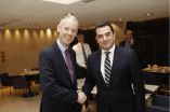 &Nu;έ&alpha; &chi;&alpha;&mu;&eta;&lambda;ό&tau;&omicron;&kappa;&alpha; &delta;ά&nu;&epsilon;&iota;&alpha; &sigma;&tau;&omicron;&upsilon;&sigmaf; &alpha;&gamma;&rho;ό&tau;&epsilon;&sigmaf;  &alpha;&pi;&omicron;&phi;έ&rho;&omicron;&upsilon;&nu; &omicron;&iota; &kappa;&iota;&nu;ή&sigma;&epsilon;&iota;&sigmaf; &tau;&omicron;&upsilon; &Upsilon;&pi;&Alpha;&Alpha;&Tau;, &Mu;. &Beta;&omicron;&rho;ί&delta;&eta;