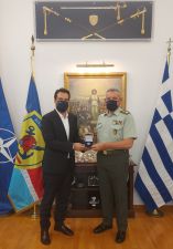 &Sigma;&upsilon;&nu;ά&nu;&tau;&eta;&sigma;&eta; &Tau;. &Mu;&pi;&alpha;&rho;&tau;&zeta;ώ&kappa;&alpha; &mu;&epsilon; &tau;&omicron;&nu; &Alpha;&rho;&chi;&eta;&gamma;ό &Gamma;&Epsilon;&Epsilon;&Theta;&Alpha; &Kappa;&omega;&nu;. &Phi;&lambda;ώ&rho;&omicron;