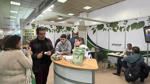 &Mu;&epsilon; &epsilon;&pi;&iota;&tau;&upsilon;&chi;ί&alpha; &sigma;&tau;έ&phi;&tau;&eta;&kappa;&epsilon; &eta; &pi;&alpha;&rho;&omicron;&upsilon;&sigma;ί&alpha; &tau;&omega;&nu; &Phi;&upsilon;&tau;ώ&rho;&iota;&omega;&nu; &Delta;&Alpha;&Nu;&Iota;&Eta;&Lambda;&Iota;&Delta;&Eta;&Sigma; &sigma;&tau;&eta;&nu; 30&eta; AGROTICA (&Beta;ί&nu;&tau;&epsilon;&omicron;)