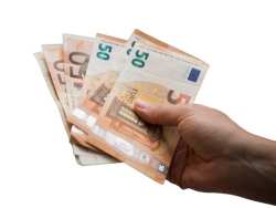 Ώ&rho;&alpha; &epsilon;ί&sigma;&pi;&rho;&alpha;&xi;&eta;&sigmaf; &tau;&omicron;&upsilon; Youth Pass &gamma;&iota;&alpha; &tau;&omicron;&upsilon;&sigmaf; 18ά&rho;&eta;&delta;&epsilon;&sigmaf; &ndash; &Pi;&omicron;ύ &mu;&pi;&omicron;&rho;&omicron;ύ&nu; &nu;&alpha; &epsilon;&xi;&alpha;&rho;&gamma;&upsilon;&rho;ώ&sigma;&omicron;&upsilon;&nu; &tau;&alpha; 150 &epsilon;&upsilon;&rho;ώ &omicron;&iota; &nu;έ&omicron;&iota;