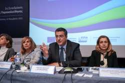 &Alpha;. &Tau;&zeta;&iota;&tau;&zeta;&iota;&kappa;ώ&sigma;&tau;&alpha;&sigmaf;: &ldquo;&Eta; &Pi;&epsilon;&rho;&iota;&phi;έ&rho;&epsilon;&iota;&alpha; &Kappa;&epsilon;&nu;&tau;&rho;&iota;&kappa;ή&sigmaf; &Mu;&alpha;&kappa;&epsilon;&delta;&omicron;&nu;ί&alpha;&sigmaf; &sigma;&tau;&eta;&nu; &pi;&rho;ώ&tau;&eta; &gamma;&rho;&alpha;&mu;&mu;ή &tau;&eta;&sigmaf; &epsilon;&kappa;&kappa;ί&nu;&eta;&sigma;&eta;&sigmaf; &tau;&omicron;&upsilon; &nu;έ&omicron;&upsilon; &Epsilon;&Sigma;&Pi;&Alpha;, &pi;&omicron;&upsilon; &alpha;&pi;&omicron;&tau;&epsilon;&lambda;&epsilon;ί &tau;&eta; &mu;&epsilon;&gamma;&alpha;&lambda;ύ&tau;&epsilon;&rho;&eta; &alpha;&nu;&alpha;&pi;&tau;&upsilon;&xi;&iota;&alpha;&kappa;ή &pi;&alpha;&rho;έ&mu;&beta;&alpha;&sigma;&eta; &pi;&omicron;&upsilon; έ&gamma;&iota;&nu;&epsilon; &pi;&omicron;&tau;έ &sigma;&tau;&eta;&nu; &pi;&epsilon;&rho;&iota;&omicron;&chi;ή&rdquo;