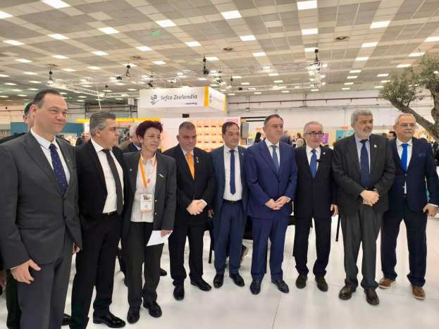 &Tau;&alpha; &epsilon;&gamma;&kappa;&alpha;ί&nu;&iota;&alpha; &tau;&eta;&sigmaf; 12&eta;&sigmaf; Artozyma &pi;&rho;&alpha;&gamma;&mu;&alpha;&tau;&omicron;&pi;&omicron;ί&eta;&sigma;&epsilon; &omicron; &Upsilon;&phi;AAT &Chi;&rho;ή&sigma;&tau;&omicron;&sigmaf; &Kappa;έ&lambda;&lambda;&alpha;&sigmaf;