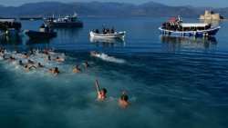 &Theta;&epsilon;&omicron;&phi;ά&nu;&iota;&alpha;: &Mu;&epsilon; &lambda;&alpha;&mu;&pi;&rho;ό&tau;&eta;&tau;&alpha; &epsilon;&omicron;&rho;&tau;ά&sigma;&tau;&eta;&kappa;&alpha;&nu; &sigma;&epsilon; ό&lambda;&eta; &tau;&eta; &chi;ώ&rho;&alpha;