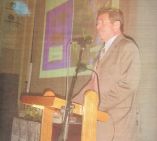 &lsquo;Έ&phi;&upsilon;&gamma;&epsilon;&rsquo; &alpha;&pi;ό &tau;&eta; &zeta;&omega;ή &omicron; &epsilon;&pi;ί &mu;&alpha;&kappa;&rho;ό&nu; &delta;&iota;&epsilon;&upsilon;&theta;&upsilon;&nu;&tau;ή&sigmaf; &tau;&omicron;&upsilon; &Iota;&nu;&sigma;&tau;&iota;&tau;&omicron;ύ&tau;&omicron;&upsilon; &Phi;&upsilon;&lambda;&lambda;&omicron;&beta;ό&lambda;&omega;&nu; &Delta;έ&nu;&delta;&rho;&omega;&nu; &Iota;&omega;ά&nu;&nu;&eta;&sigmaf; &Chi;&alpha;&tau;&zeta;&eta;&chi;&alpha;&rho;ί&sigma;&eta;&sigmaf;