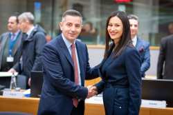 &Eta; &nu;έ&alpha; &Kappa;&Alpha;&Pi; &pi;&rho;έ&pi;&epsilon;&iota; &nu;&alpha; &epsilon;&nu;&delta;&upsilon;&nu;&alpha;&mu;ώ&nu;&epsilon;&iota; &tau;&omicron;&upsilon;&sigmaf; &alpha;&gamma;&rho;ό&tau;&epsilon;&sigmaf; &kappa;&alpha;&iota; &nu;&alpha; &kappa;ά&nu;&epsilon;&iota; &tau;&eta;&nu; &kappa;&alpha;&iota;&nu;&omicron;&tau;&omicron;&mu;ί&alpha; &pi;&rho;&omicron;&sigma;&beta;ά&sigma;&iota;&mu;&eta; &sigma;&epsilon; ό&lambda;&omicron;&upsilon;&sigmaf; - &Pi;&alpha;&rho;έ&mu;&beta;&alpha;&sigma;&eta; &tau;&omicron;&upsilon; &Gamma;&Gamma; &Upsilon;&Pi;&Alpha;&Alpha;&Tau; &Alpha;&nu;&tau;ώ&nu;&eta; &Phi;&iota;&lambda;&iota;&pi;&pi;ή