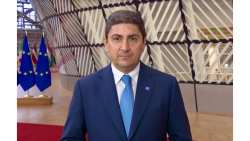 &Sigma;&upsilon;&nu;&alpha;&nu;&tau;ή&sigma;&epsilon;&iota;&sigmaf; &Upsilon;&pi;&Alpha;&Alpha;&Tau; &mu;&epsilon; &tau;&omicron;&upsilon;&sigmaf; &omicron;&mu;&omicron;&lambda;ό&gamma;&omicron;&upsilon;&sigmaf; &tau;&omicron;&upsilon; &upsilon;&pi;&omicron;&upsilon;&rho;&gamma;&omicron;ύ&sigmaf; &Gamma;&alpha;&lambda;&lambda;ί&alpha;&sigmaf; &kappa;&alpha;&iota; &Sigma;&lambda;&omicron;&beta;&epsilon;&nu;ί&alpha;&sigmaf; &sigma;&tau;&omicron; &Pi;&alpha;&rho;ί&sigma;&iota; &kappa;&alpha;&iota; &Lambda;&iota;&omicron;&upsilon;&mu;&pi;&lambda;&iota;ά&nu;&alpha;