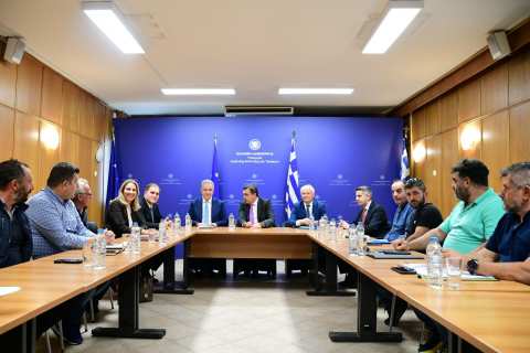 &Mu;. &Sigma;&chi;&omicron;&iota;&nu;ά&sigmaf;: &Tau;&alpha; &pi;&rho;&omicron;&beta;&lambda;ή&mu;&alpha;&tau;&alpha; &tau;&eta;&sigmaf; &gamma;&epsilon;&omega;&rho;&gamma;ί&alpha;&sigmaf; &kappa;&alpha;&iota; &tau;&eta;&sigmaf; &kappa;&tau;&eta;&nu;&omicron;&tau;&rho;&omicron;&phi;ί&alpha;&sigmaf; &delta;&epsilon;&nu; &lambda;ύ&nu;&omicron;&nu;&tau;&alpha;&iota; &mu;&epsilon; &chi;ά&iota;&delta;&epsilon;&mu;&alpha; &alpha;&upsilon;&tau;&iota;ώ&nu; &kappa;&alpha;&iota; &epsilon;ύ&kappa;&omicron;&lambda;&epsilon;&sigmaf; &upsilon;&pi;&omicron;&sigma;&chi;έ&sigma;&epsilon;&iota;&sigmaf;