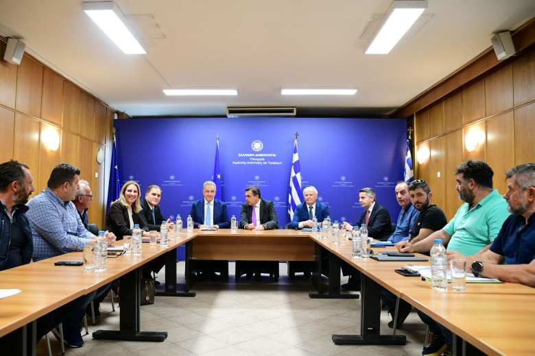 &Mu;. &Sigma;&chi;&omicron;&iota;&nu;ά&sigmaf;: &Tau;&alpha; &pi;&rho;&omicron;&beta;&lambda;ή&mu;&alpha;&tau;&alpha; &tau;&eta;&sigmaf; &gamma;&epsilon;&omega;&rho;&gamma;ί&alpha;&sigmaf; &kappa;&alpha;&iota; &tau;&eta;&sigmaf; &kappa;&tau;&eta;&nu;&omicron;&tau;&rho;&omicron;&phi;ί&alpha;&sigmaf; &delta;&epsilon;&nu; &lambda;ύ&nu;&omicron;&nu;&tau;&alpha;&iota; &mu;&epsilon; &chi;ά&iota;&delta;&epsilon;&mu;&alpha; &alpha;&upsilon;&tau;&iota;ώ&nu; &kappa;&alpha;&iota; &epsilon;ύ&kappa;&omicron;&lambda;&epsilon;&sigmaf; &upsilon;&pi;&omicron;&sigma;&chi;έ&sigma;&epsilon;&iota;&sigmaf;