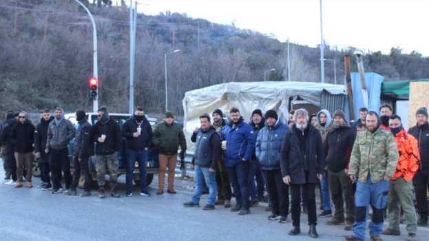 &Pi;&alpha;&rho;&alpha;&mu;έ&nu;&omicron;&upsilon;&nu; &sigma;&tau;&omicron; &mu;&pi;&lambda;ό&kappa;&omicron; &alpha;&nu;&alpha;&mu;έ&nu;&omicron;&nu;&tau;&alpha;&sigmaf; &epsilon;&xi;&alpha;&gamma;&gamma;&epsilon;&lambda;ί&epsilon;&sigmaf; &gamma;&iota;&alpha; &tau;&alpha; &pi;&omicron;&sigma;ά &sigma;&tau;&alpha; &kappa;&epsilon;&rho;ά&sigma;&iota;&alpha; &omicron;&iota; &alpha;&gamma;&rho;ό&tau;&epsilon;&sigmaf; &tau;&omicron;&upsilon; &Alpha;&Sigma; &Mu;&epsilon;&sigma;&eta;&mu;&epsilon;&rho;ί&omicron;&upsilon; - Έ&delta;&epsilon;&sigma;&sigma;&alpha;&sigmaf;