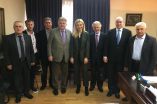 &Phi;. &Alpha;&rho;&alpha;&mu;&pi;&alpha;&tau;&zeta;ή: &laquo;&Epsilon;&nu;ώ&nu;&omicron;&upsilon;&mu;&epsilon; &delta;&upsilon;&nu;ά&mu;&epsilon;&iota;&sigmaf; &pi;&rho;&omicron;&sigmaf; ό&phi;&epsilon;&lambda;&omicron;&sigmaf;  &tau;&eta;&sigmaf; &kappa;&omicron;&iota;&nu;&omega;&nu;ί&alpha;&sigmaf; &kappa;&alpha;&iota; &tau;&eta;&sigmaf; &epsilon;&theta;&nu;&iota;&kappa;ή&sigmaf; &omicron;&iota;&kappa;&omicron;&nu;&omicron;&mu;ί&alpha;&sigmaf;&raquo;