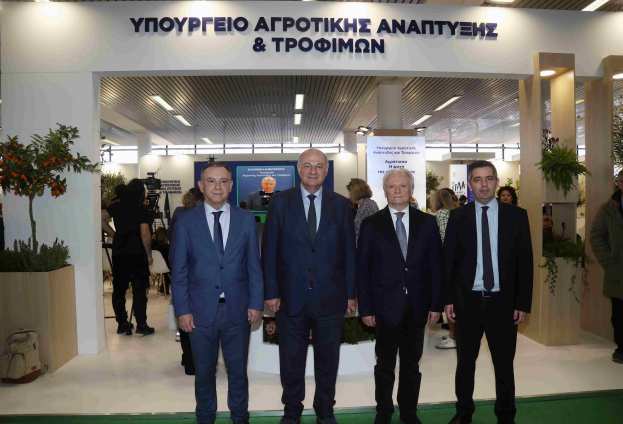 &Tau;&sigma;&iota;ά&rho;&alpha;&sigmaf;: &Epsilon;&kappa;&pi;&alpha;ί&delta;&epsilon;&upsilon;&sigma;&eta;, &kappa;&alpha;&iota;&nu;&omicron;&tau;&omicron;&mu;ί&alpha; &kappa;&alpha;&iota; &nu;έ&omicron;&iota; &alpha;&gamma;&rho;ό&tau;&epsilon;&sigmaf; &sigma;&tau;&omicron; &epsilon;&pi;ί&kappa;&epsilon;&nu;&tau;&rho;&omicron; &tau;&omicron;&upsilon; &mu;έ&lambda;&lambda;&omicron;&nu;&tau;&omicron;&sigmaf; &tau;&eta;&sigmaf; &epsilon;&lambda;&lambda;&eta;&nu;&iota;&kappa;ή&sigmaf; &gamma;&epsilon;&omega;&rho;&gamma;ί&alpha;&sigmaf;