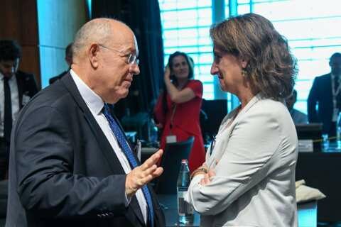 &Pi;. &Kappa;ά&pi;&rho;&omicron;&sigmaf; &sigma;&tau;&omicron; &Sigma;&upsilon;&mu;&beta;&omicron;ύ&lambda;&iota;&omicron; &Upsilon;&pi;&omicron;&upsilon;&rho;&gamma;ώ&nu; &Epsilon;&nu;έ&rho;&gamma;&epsilon;&iota;&alpha;&sigmaf; &Epsilon;&Epsilon;: &laquo;&Sigma;&epsilon; &tau;&upsilon;&chi;ό&nu; &nu;έ&alpha; &kappa;&rho;ί&sigma;&eta; &tau;&iota;&mu;ώ&nu;, &pi;&rho;&omicron;&tau;&epsilon;ί&nu;&omicron;&upsilon;&mu;&epsilon; &nu;&alpha; &upsilon;&phi;ί&sigma;&tau;&alpha;&tau;&alpha;&iota; &epsilon;&theta;&epsilon;&lambda;&omicron;&nu;&tau;&iota;&kappa;ά &omicron; &mu;&eta;&chi;&alpha;&nu;&iota;&sigma;&mu;ό&sigmaf; &pi;&omicron;&upsilon; &epsilon;&phi;ά&rho;&mu;&omicron;&sigma;&epsilon; &eta; &Epsilon;&lambda;&lambda;ά&delta;&alpha;&raquo;