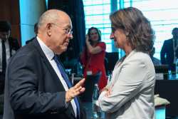 &Pi;. &Kappa;ά&pi;&rho;&omicron;&sigmaf; &sigma;&tau;&omicron; &Sigma;&upsilon;&mu;&beta;&omicron;ύ&lambda;&iota;&omicron; &Upsilon;&pi;&omicron;&upsilon;&rho;&gamma;ώ&nu; &Epsilon;&nu;έ&rho;&gamma;&epsilon;&iota;&alpha;&sigmaf; &Epsilon;&Epsilon;: &laquo;&Sigma;&epsilon; &tau;&upsilon;&chi;ό&nu; &nu;έ&alpha; &kappa;&rho;ί&sigma;&eta; &tau;&iota;&mu;ώ&nu;, &pi;&rho;&omicron;&tau;&epsilon;ί&nu;&omicron;&upsilon;&mu;&epsilon; &nu;&alpha; &upsilon;&phi;ί&sigma;&tau;&alpha;&tau;&alpha;&iota; &epsilon;&theta;&epsilon;&lambda;&omicron;&nu;&tau;&iota;&kappa;ά &omicron; &mu;&eta;&chi;&alpha;&nu;&iota;&sigma;&mu;ό&sigmaf; &pi;&omicron;&upsilon; &epsilon;&phi;ά&rho;&mu;&omicron;&sigma;&epsilon; &eta; &Epsilon;&lambda;&lambda;ά&delta;&alpha;&raquo;