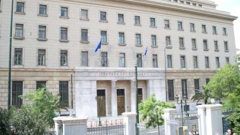 &Delta;&iota;&alpha;&chi;&epsilon;ί&rho;&iota;&sigma;&eta; &kappa;ό&kappa;&kappa;&iota;&nu;&omega;&nu; &delta;&alpha;&nu;&epsilon;ί&omega;&nu;: &Tau;&iota; &alpha;&pi;&alpha;&nu;&tau;ά &eta; &Tau;&rho;ά&pi;&epsilon;&zeta;&alpha; &tau;&eta;&sigmaf; &Epsilon;&lambda;&lambda;ά&delta;&omicron;&sigmaf; &sigma;&tau;&omicron; &epsilon;&xi;ώ&delta;&iota;&kappa;&omicron; &pi;&omicron;&upsilon; &alpha;&pi;έ&sigma;&tau;&epsilon;&iota;&lambda;&alpha;&nu; &epsilon;&nu;ώ&sigma;&epsilon;&iota;&sigmaf; &kappa;&alpha;&tau;&alpha;&nu;&alpha;&lambda;&omega;&tau;ώ&nu;