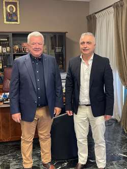 &laquo;&Sigma;ά&rho;&omega;&sigma;&epsilon;&raquo; &tau;&iota;&sigmaf; &delta;&eta;&mu;&omicron;&tau;&iota;&kappa;έ&sigmaf; &upsilon;&pi;&eta;&rho;&epsilon;&sigma;ί&epsilon;&sigmaf; &tau;&omicron;&upsilon; &Delta;ή&mu;&omicron;&upsilon; &tau;&eta;&sigmaf; &Alpha;&lambda;&epsilon;&xi;ά&nu;&delta;&rho;&epsilon;&iota;&alpha;&sigmaf; &omicron; &Lambda;ά&zeta;&alpha;&rho;&omicron;&sigmaf; &Tau;&sigma;&alpha;&beta;&delta;&alpha;&rho;ί&delta;&eta;&sigmaf;