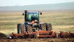 &Sigma;&tau;. &Alpha;&rho;&alpha;&chi;&omega;&beta;ί&tau;&eta;&sigmaf;: &ldquo;&Nu;έ&alpha; &Kappa;&Alpha;&Pi;:  &Eta; &chi;ώ&rho;&alpha; &alpha;&pi;&rho;&omicron;&epsilon;&tau;&omicron;ί&mu;&alpha;&sigma;&tau;&eta;, &omicron;&iota; &alpha;&gamma;&rho;ό&tau;&epsilon;&sigmaf; &theta;&alpha; &chi;ά&sigma;&omicron;&upsilon;&nu; &pi;&omicron;&lambda;&lambda;ά &chi;&rho;ή&mu;&alpha;&tau;&alpha; &tau;&omicron; 2023&rdquo;