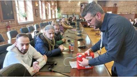 &Epsilon;&kappa;&pi;&alpha;ί&delta;&epsilon;&upsilon;&sigma;&eta; &upsilon;&pi;&alpha;&lambda;&lambda;ή&lambda;&omega;&nu; &tau;&omicron;&upsilon; &Delta;ή&mu;&omicron;&upsilon; &Beta;έ&rho;&omicron;&iota;&alpha;&sigmaf; &sigma;&tau;&eta; &chi;&rho;ή&sigma;&eta; &alpha;&pi;&iota;&nu;&iota;&delta;&omega;&tau;ή