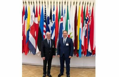 &Omicron; &Upsilon;&phi;&Alpha;&Alpha;&Tau;, &Gamma;&iota;ώ&rho;&gamma;&omicron;&sigmaf; &Sigma;&tau;ύ&lambda;&iota;&omicron;&sigmaf; &sigma;&tau;&omicron; &Pi;&alpha;&rho;ί&sigma;&iota; &gamma;&iota;&alpha; &tau;&eta;&nu; &Delta;&iota;ά&sigma;&kappa;&epsilon;&psi;&eta; &tau;&omega;&nu; &Upsilon;&pi;&omicron;&upsilon;&rho;&gamma;ώ&nu; &Gamma;&epsilon;&omega;&rho;&gamma;ί&alpha;&sigmaf; &tau;&omicron;&upsilon; &Omicron;&Omicron;&Sigma;&Alpha;