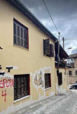 &Beta;έ&rho;&omicron;&iota;&alpha;: &Pi;&omega;&lambda;&epsilon;ί&tau;&alpha;&iota; &delta;&iota;ώ&rho;&omicron;&phi;&eta; &mu;&omicron;&nu;&omicron;&kappa;&alpha;&tau;&omicron;&iota;&kappa;ί&alpha;