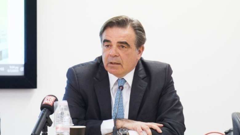 &Mu;&alpha;&rho;&gamma;&alpha;&rho;ί&tau;&eta;&sigmaf; &Sigma;&chi;&omicron;&iota;&nu;ά&sigmaf; &alpha;&pi;ό &tau;&omicron; &Lambda;&omicron;&upsilon;&xi;&epsilon;&mu;&beta;&omicron;ύ&rho;&gamma;&omicron;: &Kappa;&omicron;&nu;&tau;ά &sigma;&epsilon; &sigma;&upsilon;&mu;&phi;&omega;&nu;ί&alpha; &gamma;&iota;&alpha; &tau;&eta; &nu;έ&alpha; &Kappa;&Alpha;&Pi;