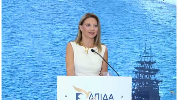 &Eta; &Mu;&alpha;&rho;ί&alpha; &Kappa;&alpha;&rho;&upsilon;&sigma;&tau;&iota;&alpha;&nu;&omicron;ύ &pi;&alpha;&rho;&omicron;&upsilon;&sigma;ί&alpha;&sigma;&epsilon; &tau;&omicron; &kappa;&upsilon;&beta;&epsilon;&rho;&nu;&eta;&tau;&iota;&kappa;ό &pi;&rho;ό&gamma;&rho;&alpha;&mu;&mu;&alpha; &tau;&omicron;&upsilon; &Kappa;&iota;&nu;ή&mu;&alpha;&tau;&omicron;&sigmaf; &sigma;&tau;&eta; &Theta;&epsilon;&sigma;&sigma;&alpha;&lambda;&omicron;&nu;ί&kappa;&eta; (&Beta;ί&nu;&tau;&epsilon;&omicron;)
