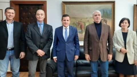 &Upsilon;&phi;&Alpha;&Alpha;&Tau;, &Sigma;. &Kappa;&epsilon;&delta;ί&kappa;&omicron;&gamma;&lambda;&omicron;&upsilon;: &Pi;&omicron;&lambda;&lambda;&alpha;&pi;&lambda;ά &tau;&alpha; &omicron;&phi;έ&lambda;&eta; &sigma;&tau;&eta; &beta;ό&rho;&epsilon;&iota;&alpha; &Epsilon;ύ&beta;&omicron;&iota;&alpha; &alpha;&pi;ό &tau;&eta; &delta;&eta;&mu;&iota;&omicron;&upsilon;&rho;&gamma;ί&alpha; &sigma;&eta;&rho;&omicron;&tau;&rho;&omicron;&phi;&iota;&kappa;&omicron;ύ &pi;ά&rho;&kappa;&omicron;&upsilon;