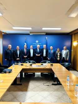 &Sigma;&upsilon;&nu;ά&nu;&tau;&eta;&sigma;&eta; &Upsilon;&pi;&Alpha;&Alpha;&Tau;, &Kappa;ώ&sigma;&tau;&alpha; &Tau;&sigma;&iota;ά&rho;&alpha; &mu;&epsilon; &tau;&eta; &Nu;έ&alpha; &Omicron;&mu;&omicron;&sigma;&pi;&omicron;&nu;&delta;ί&alpha; &Chi;&omicron;&iota;&rho;&omicron;&tau;&rho;&omicron;&phi;&iota;&kappa;ώ&nu; &Sigma;&upsilon;&lambda;&lambda;ό&gamma;&omega;&nu;