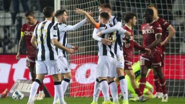 Super League: &Epsilon;&pi;έ&sigma;&tau;&rho;&epsilon;&psi;&epsilon; &sigma;&tau;&iota;&sigmaf; &nu;ί&kappa;&epsilon;&sigmaf; &kappa;&alpha;&iota; &pi;&lambda;&eta;&sigma;ί&alpha;&sigma;&epsilon; &tau;&eta;&nu; &kappa;&omicron;&rho;&upsilon;&phi;ή &omicron; &Pi;&Alpha;&Omicron;&Kappa;