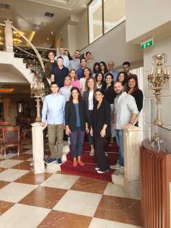 &Eta; &Pi;&epsilon;&rho;&iota;&phi;έ&rho;&epsilon;&iota;&alpha; &Kappa;&epsilon;&nu;&tau;&rho;&iota;&kappa;ή&sigmaf; &Mu;&alpha;&kappa;&epsilon;&delta;&omicron;&nu;ί&alpha;&sigmaf; &sigma;&upsilon;&mu;&mu;&epsilon;&tau;έ&chi;&epsilon;&iota; &sigma;&tau;&omicron; έ&rho;&gamma;&omicron; ROBIN &gamma;&iota;&alpha; &tau;&eta;&nu; &kappa;&upsilon;&kappa;&lambda;&iota;&kappa;ή &beta;&iota;&omicron;&omicron;&iota;&kappa;&omicron;&nu;&omicron;&mu;ί&alpha;