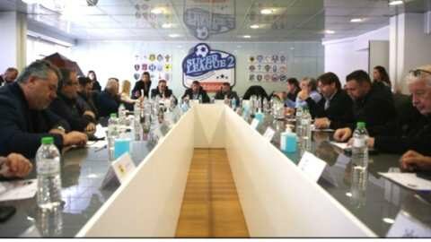 Super League 2: &Alpha;&nu;&alpha;&kappa;&omicron;ί&nu;&omega;&sigma;&epsilon; &tau;&eta; &sigma;&upsilon;&nu;έ&chi;&iota;&sigma;&eta; &tau;&omicron;&upsilon; &laquo;&lambda;&omicron;&upsilon;&kappa;έ&tau;&omicron;&upsilon;&raquo; , &epsilon;&pi;&alpha;&nu;&epsilon;&kappa;&kappa;ί&nu;&eta;&sigma;&eta; &delta;&iota;&alpha;&lambda;ό&gamma;&omicron;&upsilon; &mu;&epsilon; &Alpha;&upsilon;&gamma;&epsilon;&nu;ά&kappa;&eta; &kappa;&alpha;&iota; SL