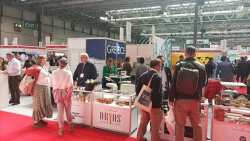 &Sigma;&tau;&eta;&nu; έ&kappa;&theta;&epsilon;&sigma;&eta; &laquo;FOOD &amp; DRINK 2023&raquo; &tau;&omicron;&upsilon; Birmingham &sigma;&upsilon;&mu;&mu;&epsilon;&tau;&epsilon;ί&chi;&epsilon; &eta; &Pi;&Kappa;&Mu;