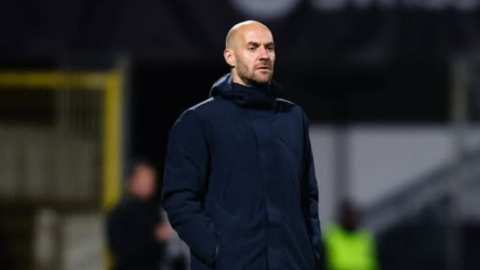 &Tau;&sigma;έ&lambda;&iota;&epsilon;: &Pi;&alpha;&rho;&epsilon;&lambda;&theta;ό&nu; &omicron; &Mu;&alpha;έ&phi;&sigma;&kappa;&iota;, &mu;&epsilon; &nu;έ&omicron; &kappa;ό&omicron;&upsilon;&tau;&sigmaf; &sigma;&tau;&eta; &rho;&epsilon;&beta;ά&nu;&sigmaf; &alpha;&pi;έ&nu;&alpha;&nu;&tau;&iota; &sigma;&tau;&eta;&nu; &Alpha;&Epsilon;&Kappa;