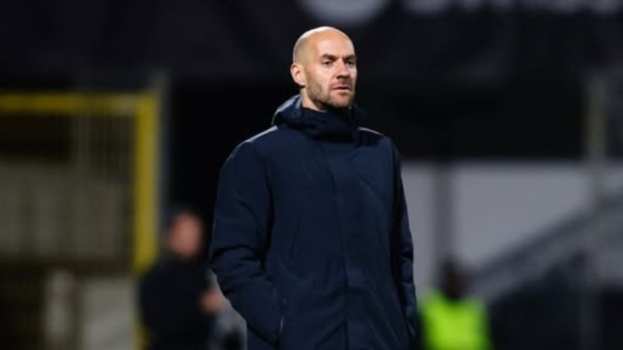 &Tau;&sigma;έ&lambda;&iota;&epsilon;: &Pi;&alpha;&rho;&epsilon;&lambda;&theta;ό&nu; &omicron; &Mu;&alpha;έ&phi;&sigma;&kappa;&iota;, &mu;&epsilon; &nu;έ&omicron; &kappa;ό&omicron;&upsilon;&tau;&sigmaf; &sigma;&tau;&eta; &rho;&epsilon;&beta;ά&nu;&sigmaf; &alpha;&pi;έ&nu;&alpha;&nu;&tau;&iota; &sigma;&tau;&eta;&nu; &Alpha;&Epsilon;&Kappa;