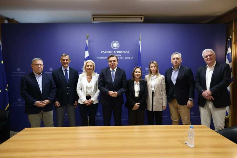 &Sigma;&upsilon;&nu;ά&nu;&tau;&eta;&sigma;&eta; &tau;&omicron;&upsilon; &Upsilon;&pi;&Alpha;&Alpha;&Tau; &mu;&epsilon; &tau;&iota;&sigmaf; &epsilon;&pi;&tau;ά &Alpha;&pi;&omicron;&kappa;&epsilon;&nu;&tau;&rho;&omega;&mu;έ&nu;&epsilon;&sigmaf; &Delta;&iota;&omicron;&iota;&kappa;ή&sigma;&epsilon;&iota;&sigmaf;: &Sigma;&tau;&omicron; &epsilon;&pi;ί&kappa;&epsilon;&nu;&tau;&rho;&omicron; &eta; &alpha;&pi;&omicron;&tau;&epsilon;&lambda;&epsilon;&sigma;&mu;&alpha;&tau;&iota;&kappa;ό&tau;&epsilon;&rho;&eta; ά&sigma;&kappa;&eta;&sigma;&eta; &tau;&omega;&nu; &kappa;&rho;&alpha;&tau;&iota;&kappa;ώ&nu; &alpha;&rho;&mu;&omicron;&delta;&iota;&omicron;&tau;ή&tau;&omega;&nu; &sigma;&tau;&omicron;&nu; &pi;&rho;&omega;&tau;&omicron;&gamma;&epsilon;&nu;ή &tau;&omicron;&mu;έ&alpha;