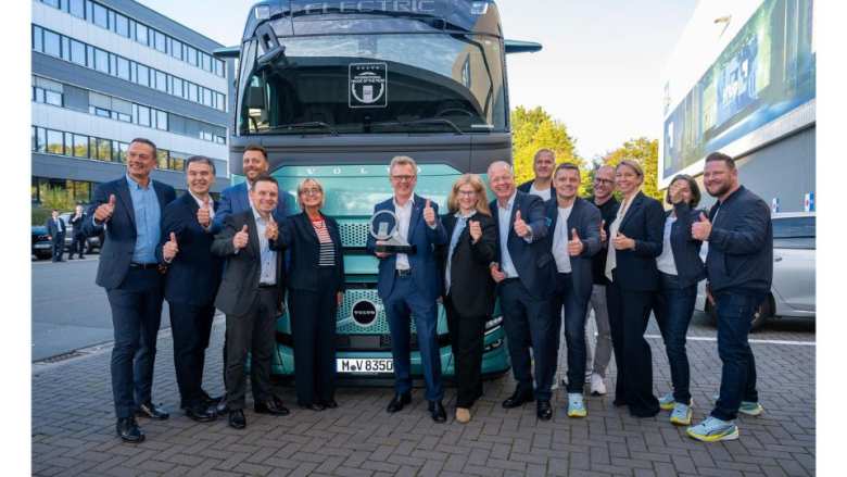 &Eta; &gamma;&kappa;ά&mu;&alpha; &eta;&lambda;&epsilon;&kappa;&tau;&rho;&iota;&kappa;ώ&nu; &phi;&omicron;&rho;&tau;&eta;&gamma;ώ&nu; &tau;&eta;&sigmaf; Volvo Trucks &kappa;&epsilon;&rho;&delta;ί&zeta;&epsilon;&iota; &tau;&omicron; &beta;&rho;&alpha;&beta;&epsilon;ί&omicron; &ldquo;International Truck of the Year 2027&rdquo;
