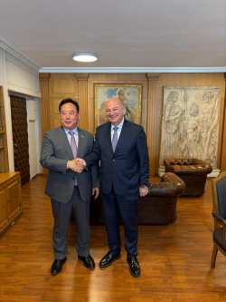 &Sigma;&upsilon;&nu;ά&nu;&tau;&eta;&sigma;&eta; &Tau;&sigma;&iota;ά&rho;&alpha; &mu;&epsilon; &tau;&omicron;&nu; &Pi;&rho;ό&epsilon;&delta;&rho;&omicron; &tau;&eta;&sigmaf; &Epsilon;&pi;&iota;&tau;&rho;&omicron;&pi;ή&sigmaf; &Gamma;&epsilon;&omega;&rho;&gamma;ί&alpha;&sigmaf;, &Tau;&rho;&omicron;&phi;ί&mu;&omega;&nu;, &Alpha;&gamma;&rho;&omicron;&tau;&iota;&kappa;ώ&nu; &Upsilon;&pi;&omicron;&theta;έ&sigma;&epsilon;&omega;&nu;, &Omega;&kappa;&epsilon;&alpha;&nu;ώ&nu; &kappa;&alpha;&iota; &Alpha;&lambda;&iota;&epsilon;ί&alpha;&sigmaf; &tau;&eta;&sigmaf; &Epsilon;&theta;&nu;&omicron;&sigma;&upsilon;&nu;έ&lambda;&epsilon;&upsilon;&sigma;&eta;&sigmaf; &tau;&eta;&sigmaf; &Delta;&eta;&mu;&omicron;&kappa;&rho;&alpha;&tau;ί&alpha;&sigmaf; &tau;&eta;&sigmaf; &Kappa;&omicron;&rho;έ&alpha;&sigmaf;, EohKiy-ku