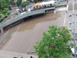 &Sigma;&phi;&omicron;&delta;&rho;ή &kappa;&alpha;&tau;&alpha;&iota;&gamma;ί&delta;&alpha; &sigma;&tau;&eta;&nu; &Kappa;&omicron;&zeta;ά&nu;&eta; &mu;&epsilon;&tau;έ&tau;&rho;&epsilon;&psi;&epsilon; &tau;&eta;&nu; &kappa;&epsilon;&nu;&tau;&rho;&iota;&kappa;ή &pi;&lambda;&alpha;&tau;&epsilon;ί&alpha; &tau;&eta;&sigmaf; &sigma;&epsilon; &pi;&iota;&sigma;ί&nu;&alpha;