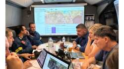 &Sigma;&tau;&omicron; &Kappa;&iota;&nu;&eta;&tau;ό &Epsilon;&pi;&iota;&chi;&epsilon;&iota;&rho;&eta;&sigma;&iota;&alpha;&kappa;ό &Kappa;έ&nu;&tau;&rho;&omicron; &sigma;&tau;&omicron; &Kappa;&alpha;&pi;&alpha;&nu;&delta;&rho;ί&tau;&iota;, ό&lambda;&eta; &tau;&eta; &nu;ύ&chi;&tau;&alpha;, &omicron; &Nu;ί&kappa;&omicron;&sigmaf; &Chi;&alpha;&rho;&delta;&alpha;&lambda;&iota;ά&sigmaf;: &laquo;&Delta;&epsilon;&nu; &epsilon;ί&nu;&alpha;&iota; ώ&rho;&alpha; &gamma;&iota;&alpha; &lambda;ό&gamma;&iota;&alpha;. &Eta; &mu;ά&chi;&eta; &sigma;&upsilon;&nu;&epsilon;&chi;ί&zeta;&epsilon;&tau;&alpha;&iota;&raquo;