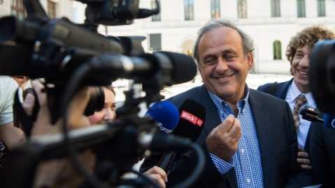&Pi;&lambda;&alpha;&tau;&iota;&nu;ί: &laquo;&Pi;&rho;έ&pi;&epsilon;&iota; &nu;&alpha; &phi;ύ&gamma;&epsilon;&iota; &omicron; &Iota;&nu;&phi;&alpha;&nu;&tau;ί&nu;&omicron;&raquo;