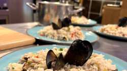 &Xi;&epsilon;&kappa;&iota;&nu;ά &alpha;&pi;ό &Delta;&epsilon;&upsilon;&tau;έ&rho;&alpha; &sigma;&tau;&eta; &Chi;&alpha;&lambda;&kappa;&iota;&delta;&iota;&kappa;ή &eta; &gamma;&alpha;&sigma;&tau;&rho;&omicron;&nu;&omicron;&mu;&iota;&kappa;ή &gamma;&iota;&omicron;&rho;&tau;ή KOUZINA