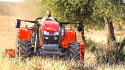 &Pi;&epsilon;&rho;ί&pi;&omicron;&upsilon; 7.000 &omicron;&iota; &omega;&phi;&epsilon;&lambda;&omicron;ύ&mu;&epsilon;&nu;&omicron;&iota; &alpha;&pi;ό &tau;&alpha; &pi;&rho;&omicron;&gamma;&rho;ά&mu;&mu;&alpha;&tau;&alpha; &laquo;&Nu;έ&alpha; &Gamma;&epsilon;&omega;&rho;&gamma;ί&alpha; &Nu;έ&alpha; &Gamma;&epsilon;&nu;&iota;ά&raquo;