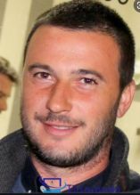 &Tau;&rho;&alpha;&gamma;&omega;&delta;ί&alpha;: &Nu;&epsilon;&kappa;&rho;ό&sigmaf; o &pi;&rho;ό&epsilon;&delta;&rho;&omicron;&sigmaf; &tau;&omicron;&upsilon; &Alpha;&gamma;&rho;&omicron;&tau;&iota;&kappa;&omicron;ύ &Sigma;&upsilon;&lambda;&lambda;ό&gamma;&omicron;&upsilon; &Alpha;&nu;&delta;&rho;&alpha;&beta;ί&delta;&alpha;&sigmaf; &Kappa;&upsilon;&lambda;&lambda;ή&nu;&eta;&sigmaf; &sigma;&epsilon; &alpha;&gamma;&rho;&omicron;&tau;&iota;&kappa;ό &alpha;&tau;ύ&chi;&eta;&mu;&alpha;